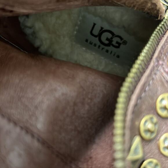 UGG AUSTRALIA CONOR‎ STUDDED BOOTS SIZE 6.5 - Picture 7 of 9